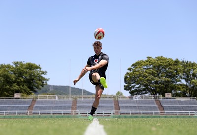 280625 - Wales Rugby Training Session in Kitakyushu - Dan Edwards during training