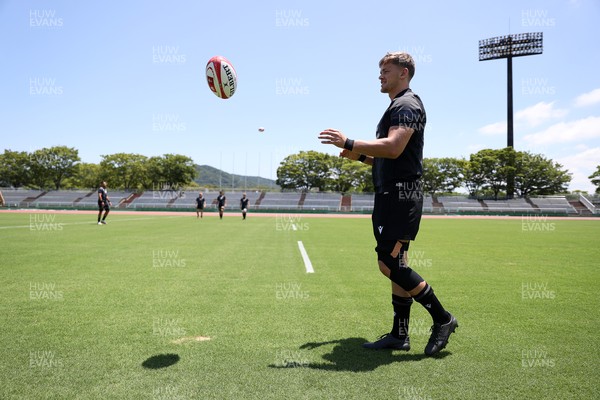 280625 - Wales Rugby Training Session in Kitakyushu - Alex Mann