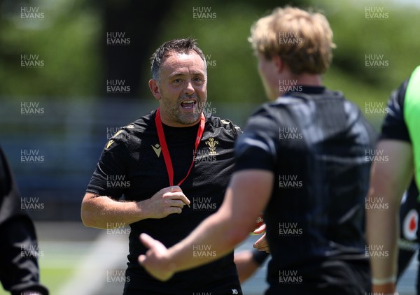 280625 - Wales Rugby Training Session in Kitakyushu - Matt Sherratt, Head Coach during training