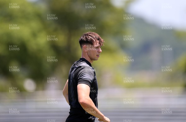 280625 - Wales Rugby Training Session in Kitakyushu - Tom Rogers during training
