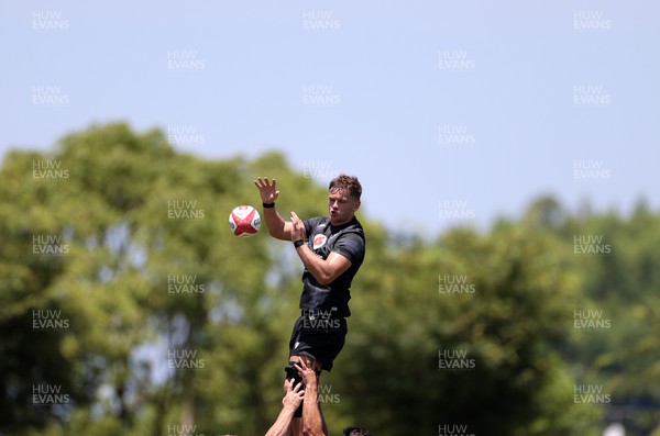 280625 - Wales Rugby Training Session in Kitakyushu - Alex Mann during training