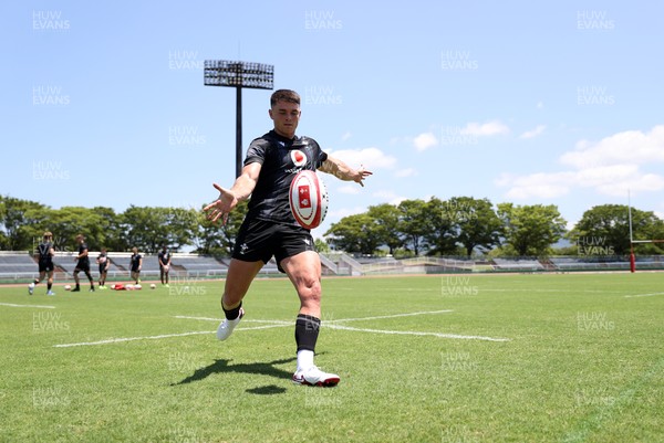 280625 - Wales Rugby Training Session in Kitakyushu - Reuben Morgan-Williams during training