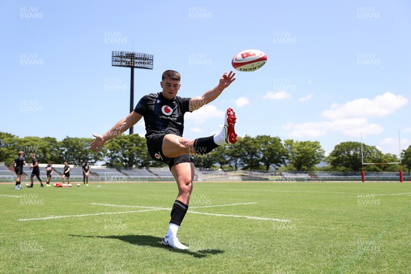 280625 - Wales Rugby Training Session in Kitakyushu - Reuben Morgan-Williams during training