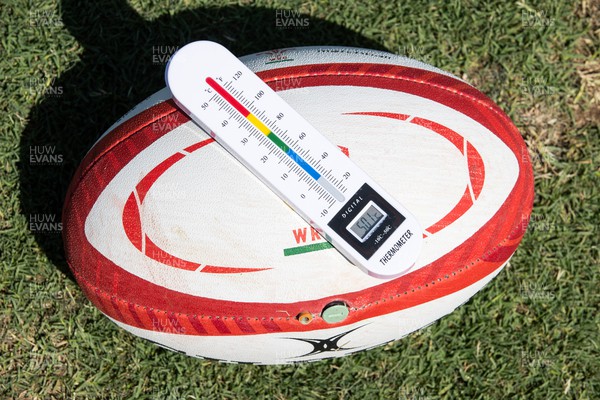 280723 - Wales Rugby Training taking place in Turkey, in preparation for the Rugby World Cup - A thermometer showing 501 degrees
