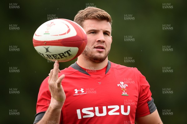 280819 - Wales Rugby Training - Elliot Dee during training