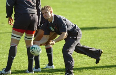 28.09.07 - Wales Rugby World Cup Training - Dwayne Peel in action during training 