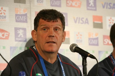 28.09.07 Wales rugby training... Wales coach Gareth Jenkins speaks at a press conference in Nantes 