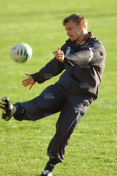 28.09.07 - Wales Rugby World Cup Training - Dwayne Peel in action during training 