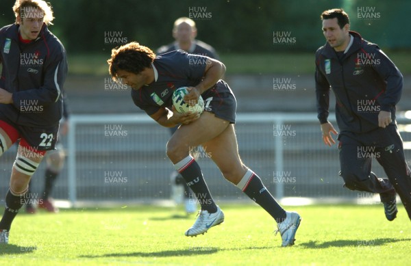 28.09.07 - Wales Rugby World Cup Training - Colin Charvis in action during training 