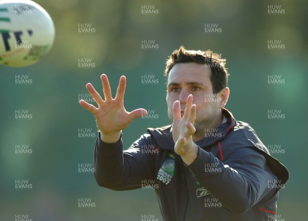 28.09.07 - Wales Rugby World Cup Training - Stephen Jones in action during training 