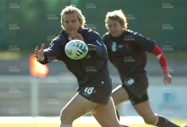 28.09.07 - Wales Rugby World Cup Training - Alix Popham in action during training 