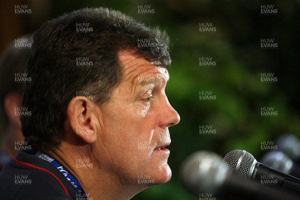 28.09.07 Wales rugby training... Wales coach Gareth Jenkins speaks at a press conference in Nantes 
