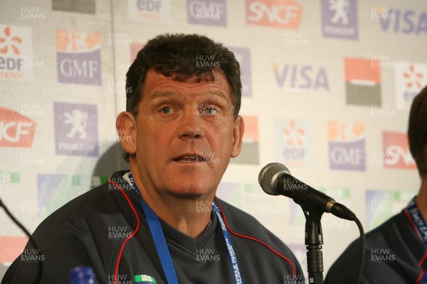 28.09.07 Wales rugby training... Wales coach Gareth Jenkins speaks at a press conference in Nantes 