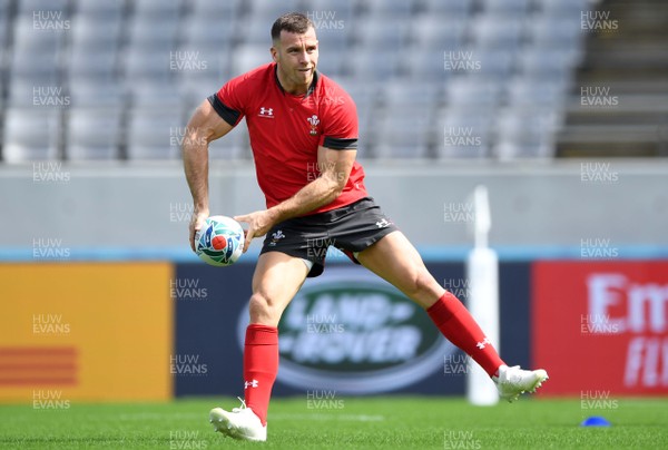 280919 - Wales Rugby Training - Gareth Davies during training
