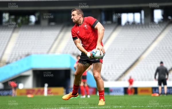 280919 - Wales Rugby Training - Hadleigh Parkes during training