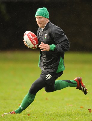 28.10.08 - Wales Rugby Training - Tom Shanklin in action during trainig 