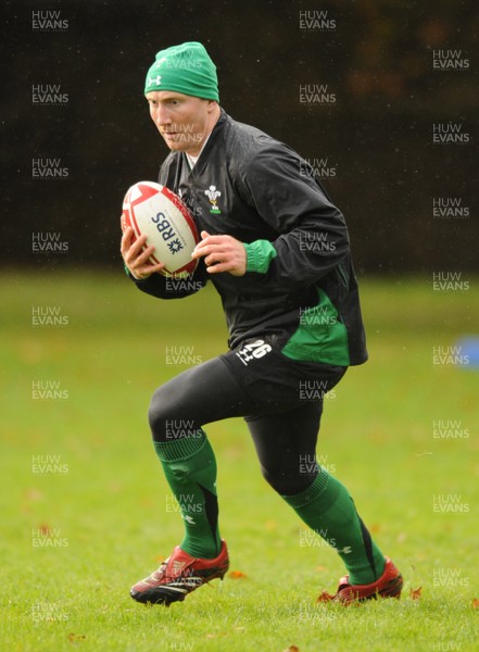 28.10.08 - Wales Rugby Training - Tom Shanklin in action during trainig 