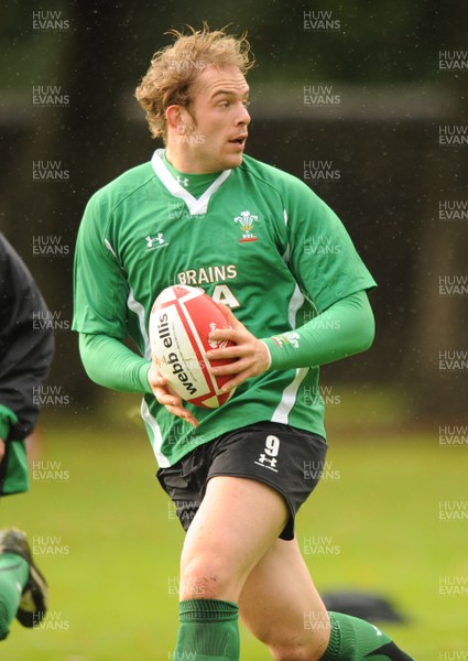 28.10.08 - Wales Rugby Training - Alun Wyn Jones in action during trainig 