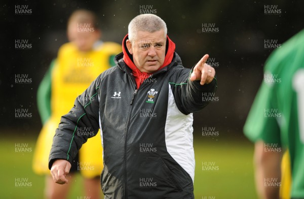 28.10.08 - Wales Rugby Training - Head coach, Warren Gatland during trainig 