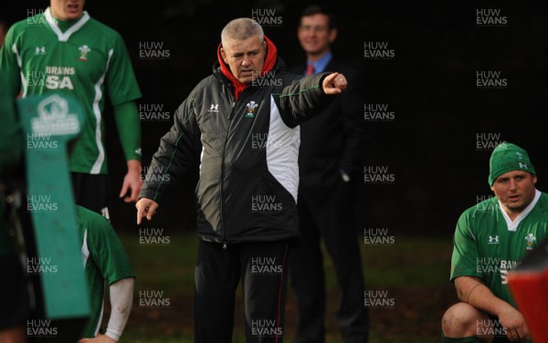 28.10.08 - Wales Rugby Training - Head coach, Warren Gatland makes a point during training as WRU Chief Executive, Roger Lewis looks on. 
