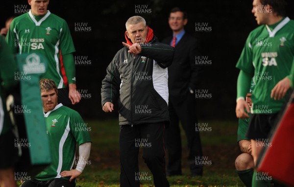 28.10.08 - Wales Rugby Training - Head coach, Warren Gatland makes a point during training as WRU Chief Executive, Roger Lewis looks on. 