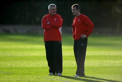 28.10.09 - Wales Rugby Training - Head coach Warren Gatland with backs coach Rob Howley(R) during training. 