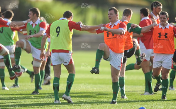 28.10.09 - Wales Rugby Training - Matthew Rees warms up. 