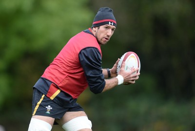 281016 - Wales Rugby Training -Justin Tipuric during training