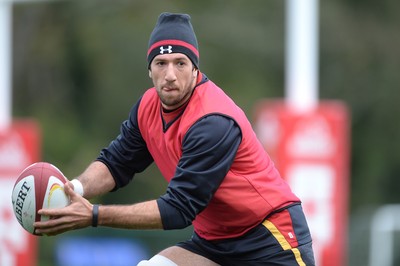 281016 - Wales Rugby Training -Justin Tipuric during training