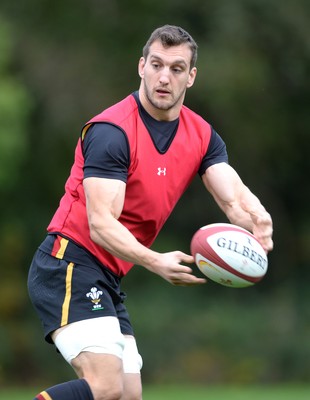 281016 - Wales Rugby Training -Sam Warburton during training