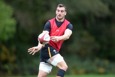 281016 - Wales Rugby Training -Sam Warburton during training