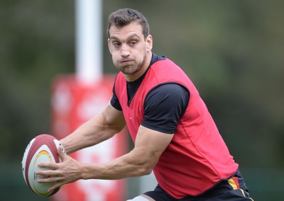 281016 - Wales Rugby Training -Sam Warburton during training