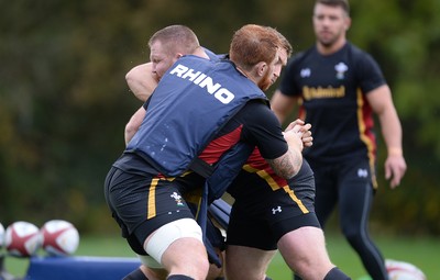 281016 - Wales Rugby Training -Samson Lee is tackled by Dan Baker and Harrison Keddie during training