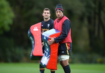 281016 - Wales Rugby Training -Sam Warburton (left) and Justin Tipuric during training