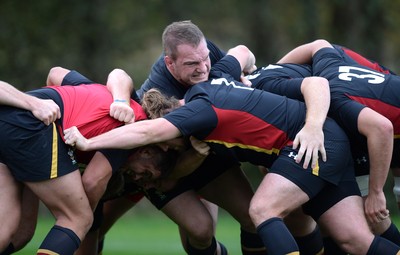 281016 - Wales Rugby Training -Gethin Jenkins during training