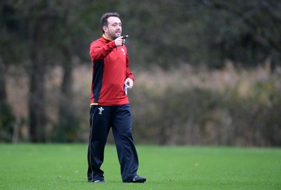 281016 - Wales Rugby Training -Matt Sherratt during training