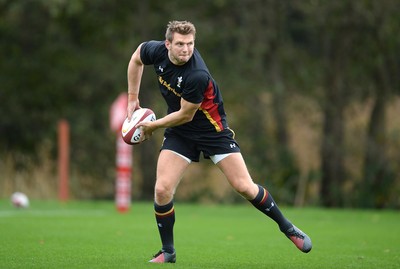 281016 - Wales Rugby Training -Dan Biggar during training