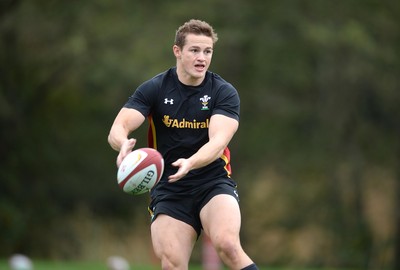 281016 - Wales Rugby Training -Hallam Amos during training