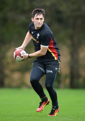 281016 - Wales Rugby Training -Sam Davies during training