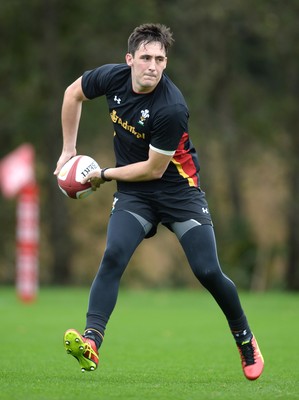 281016 - Wales Rugby Training -Sam Davies during training