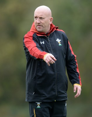 281016 - Wales Rugby Training -Shaun Edwards during training