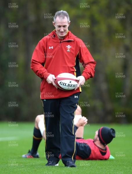 281016 - Wales Rugby Training -Rob Howley during training