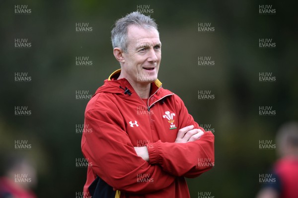 281016 - Wales Rugby Training -Rob Howley during training