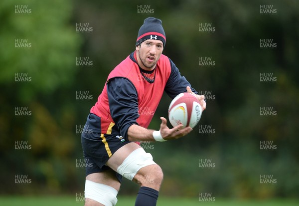 281016 - Wales Rugby Training -Justin Tipuric during training