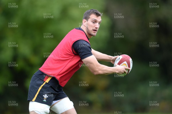 281016 - Wales Rugby Training -Sam Warburton during training