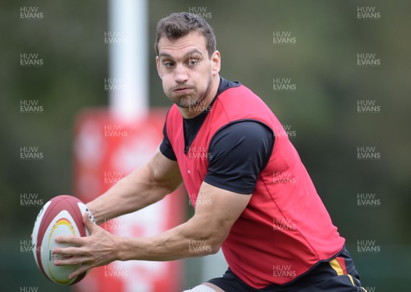 281016 - Wales Rugby Training -Sam Warburton during training