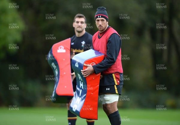 281016 - Wales Rugby Training -Sam Warburton (left) and Justin Tipuric during training