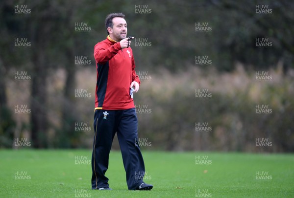 281016 - Wales Rugby Training -Matt Sherratt during training