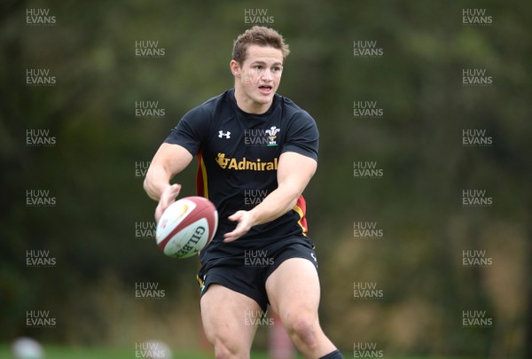 281016 - Wales Rugby Training -Hallam Amos during training