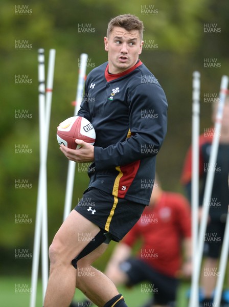 281016 - Wales Rugby Training -Jonathan Davies during training